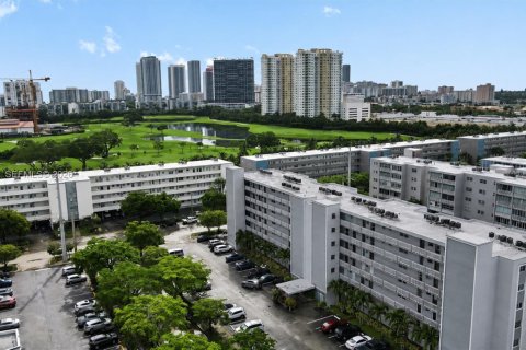 Copropriété à vendre à Hallandale Beach, Floride: 2 chambres, 101.45 m2 № 2087566 - photo 25