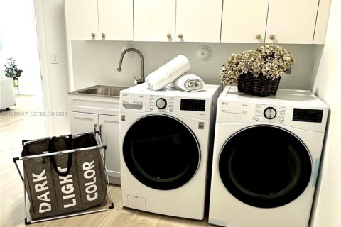 Casa en venta en Weston, Florida, 4 dormitorios, 345.13 m2 № 2031367 - foto 9