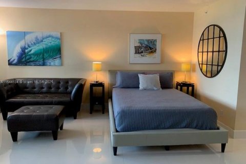 Condo in Miami Beach, Florida  № 2013280 - photo 2