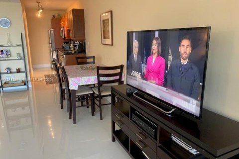 Condo in Miami Beach, Florida  № 2013280 - photo 6