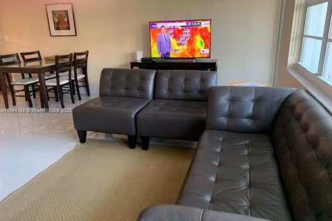 Condo in Miami Beach, Florida  № 2013280 - photo 5