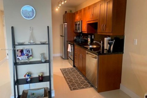 Condo in Miami Beach, Florida  № 2013280 - photo 8