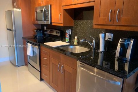 Condo in Miami Beach, Florida  № 2013280 - photo 7