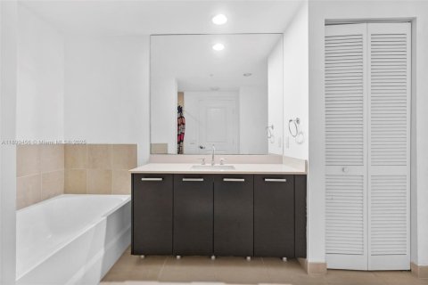 Condominio en venta en Miami, Florida, 2 dormitorios, 106.65 m2 № 1953487 - foto 13