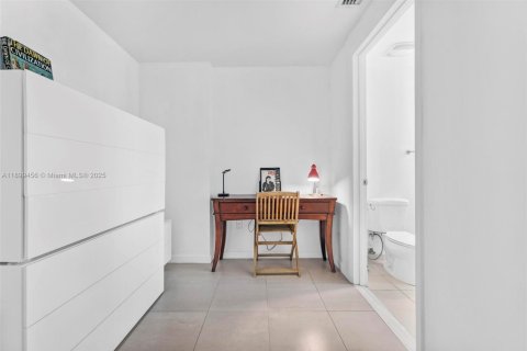 Condominio en venta en Miami, Florida, 2 dormitorios, 106.65 m2 № 1953487 - foto 18
