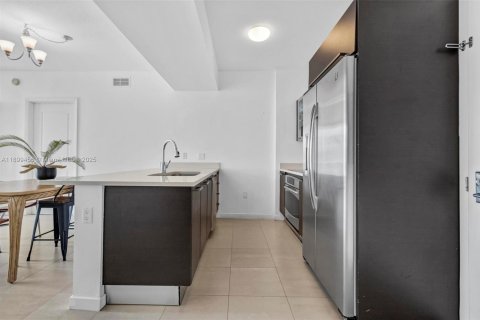 Condominio en venta en Miami, Florida, 2 dormitorios, 106.65 m2 № 1953487 - foto 5