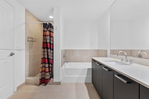 Condominio en venta en Miami, Florida, 2 dormitorios, 106.65 m2 № 1953487 - foto 14
