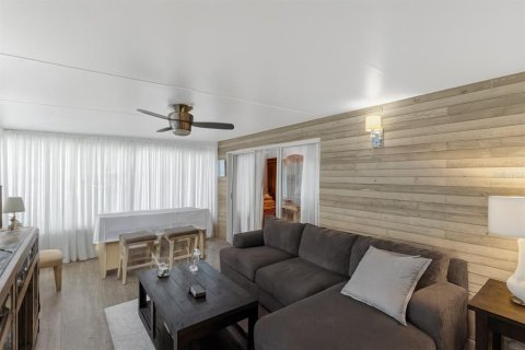 Casa en venta en Brandon, Florida, 3 dormitorios, 126.44 m2 № 2133059 - foto 14