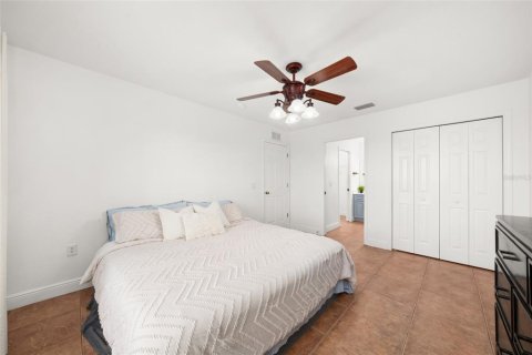 House in Venus, Florida 5 bedrooms, 188.41 sq.m. № 2208423 - photo 2