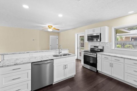 Casa en venta en Crystal River, Florida, 2 dormitorios, 122.45 m2 № 1894441 - foto 10