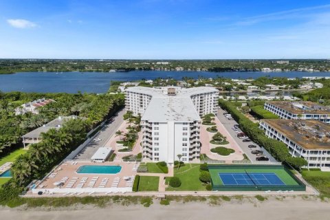 Condo in Palm Beach, Florida, 1 bedroom  № 1892820 - photo 3