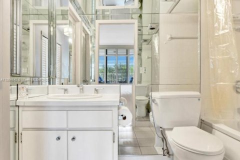 Condo in Palm Beach, Florida, 1 bedroom  № 1892820 - photo 25