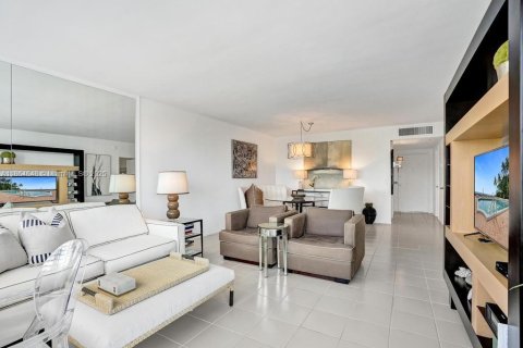 Condo in Palm Beach, Florida, 1 bedroom  № 1892820 - photo 14