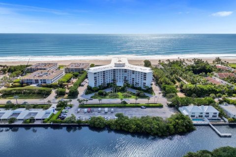 Condo in Palm Beach, Florida, 1 bedroom  № 1892820 - photo 1
