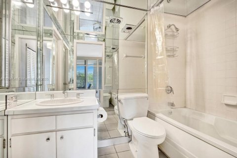 Condo in Palm Beach, Florida, 1 bedroom  № 1892820 - photo 23