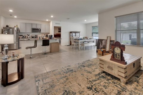 Villa ou maison à vendre à Deltona, Floride: 3 chambres, 158.49 m2 № 2097602 - photo 4