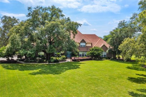 House in Haines City, Florida 5 bedrooms, 477.52 sq.m. № 424948 - photo 5