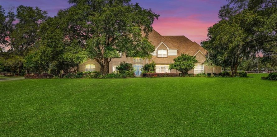 House in Haines City, Florida 5 bedrooms, 477.52 sq.m. № 424948