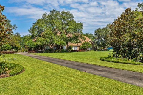 House in Haines City, Florida 5 bedrooms, 477.52 sq.m. № 424948 - photo 4