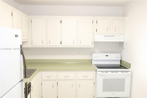 Condominio en alquiler en Miami, Florida, 1 dormitorio, 66.15 m2 № 2253515 - foto 3