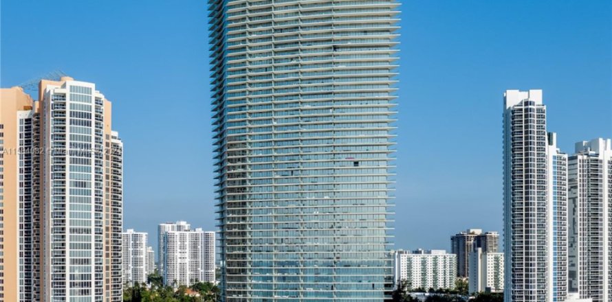 Кондоминиум с 4 спальнями в Санни-Айлс-Бич, Флорида № 1959120