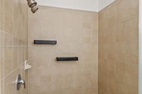 House in Hialeah, Florida 4 bedrooms, 228.73 sq.m. № 1874321 - photo 25