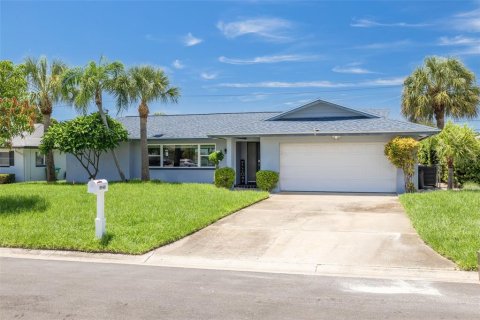 Villa ou maison à Seminole, Floride 4 chambres, 180.88 m2 № 2299528