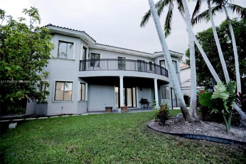House in Cutler Bay, Florida 5 bedrooms, 438.22 sq.m. № 1457647 - photo 16