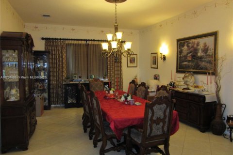 House in Cutler Bay, Florida 5 bedrooms, 438.22 sq.m. № 1457647 - photo 29