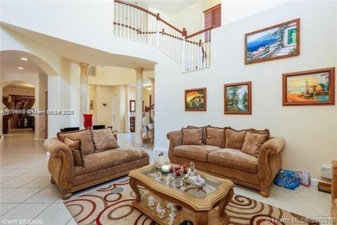 House in Cutler Bay, Florida 5 bedrooms, 438.22 sq.m. № 1457647 - photo 25