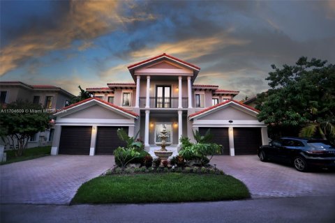House in Cutler Bay, Florida 5 bedrooms, 438.22 sq.m. № 1457647 - photo 2