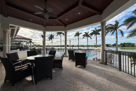House in Cutler Bay, Florida 5 bedrooms, 438.22 sq.m. № 1457647 - photo 21