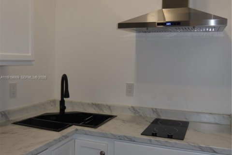 Apartment in Miami, Florida 1 bedroom, 254.55 sq.m. № 2089673