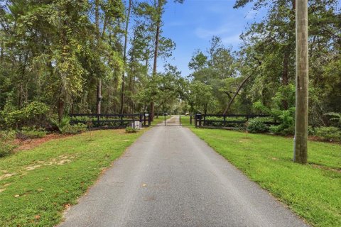Villa ou maison à vendre à Silver Springs Shores, Floride: 2 chambres, 184.69 m2 № 2398742 - photo 2