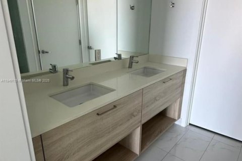 Condo in North Miami Beach, Florida, 2 bedrooms  № 1850771 - photo 16
