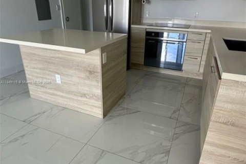 Condo in North Miami Beach, Florida, 2 bedrooms  № 1850771 - photo 13