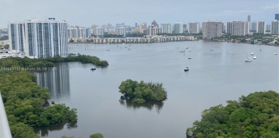 Condo in North Miami Beach, Florida, 2 bedrooms  № 1850771