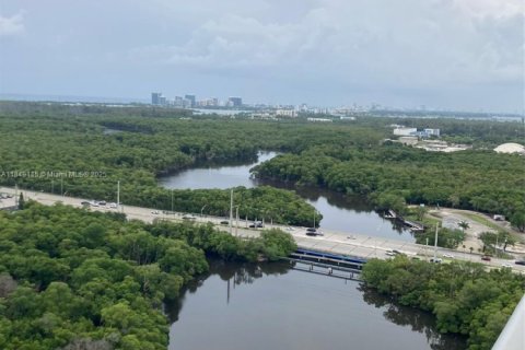 Condo in North Miami Beach, Florida, 2 bedrooms  № 1850771 - photo 2