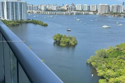 Condo in North Miami Beach, Florida, 2 bedrooms  № 1850771 - photo 5