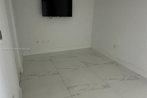 Condo in North Miami Beach, Florida, 2 bedrooms  № 1850771 - photo 15