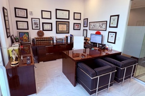 Propiedad comercial en venta en Coral Gables, Florida № 1940701 - foto 10