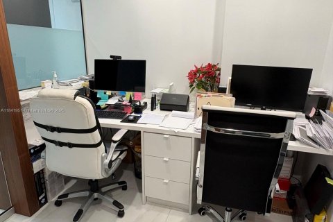 Propiedad comercial en venta en Coral Gables, Florida № 1940701 - foto 7