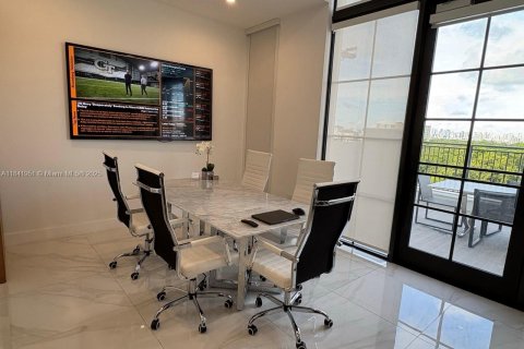 Propiedad comercial en venta en Coral Gables, Florida № 1940701 - foto 4