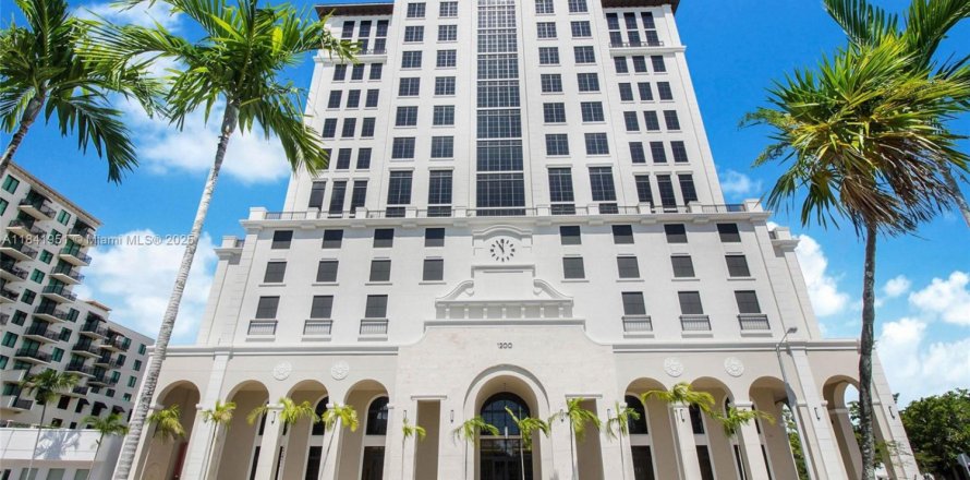 Propiedad comercial en Coral Gables, Florida № 1940701