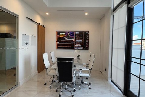 Propiedad comercial en venta en Coral Gables, Florida № 1940701 - foto 5