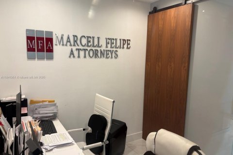 Propiedad comercial en venta en Coral Gables, Florida № 1940701 - foto 8