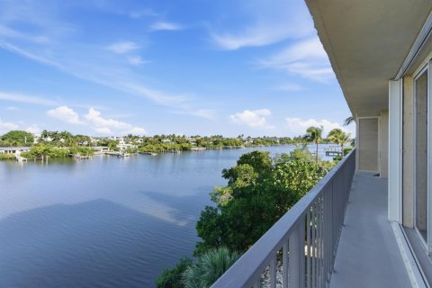 Condo in South Palm Beach, Florida, 2 bedrooms № 2083348 - photo 6