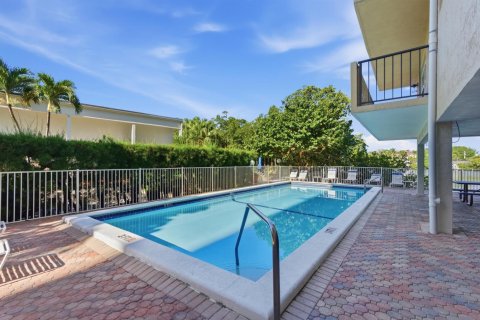 Condo in South Palm Beach, Florida, 2 bedrooms № 2083348 - photo 2