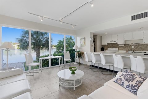 Condo in South Palm Beach, Florida, 2 bedrooms № 2083348 - photo 4