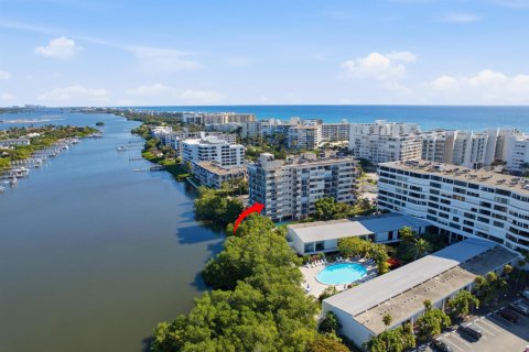 Condo in South Palm Beach, Florida, 2 bedrooms  № 2083348